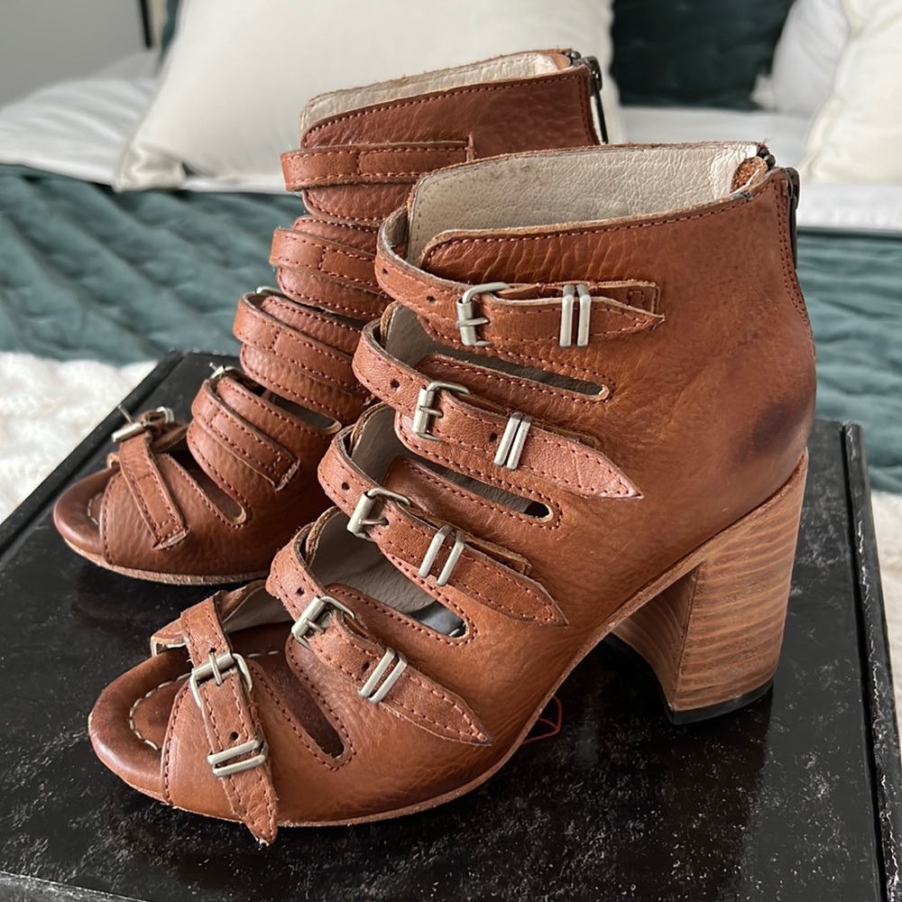 Freebird Topaz Sandal size 7